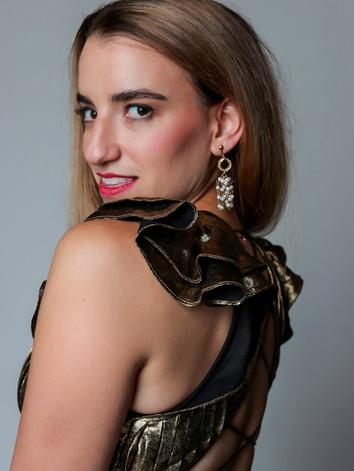 Some great shots by @photo_matts from a recent shoot in NYC! #headshots #operasinger #soprano #classicalmusician #performer
